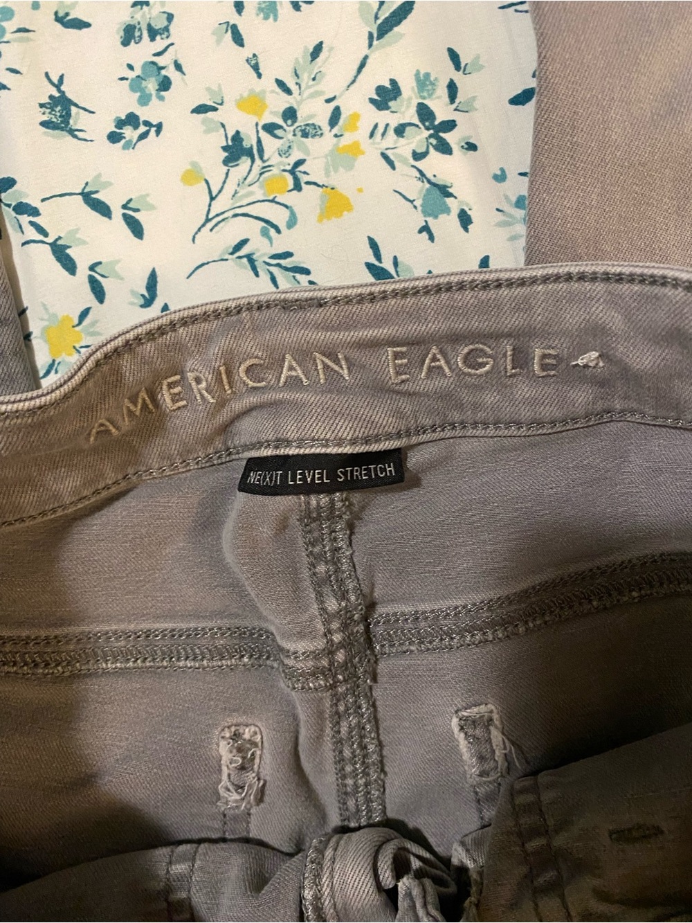 Women’s Gray Slim Jeans - Neutral Gray Stretch Denim- 6 pockets- size 6 - Picture 3 of 7